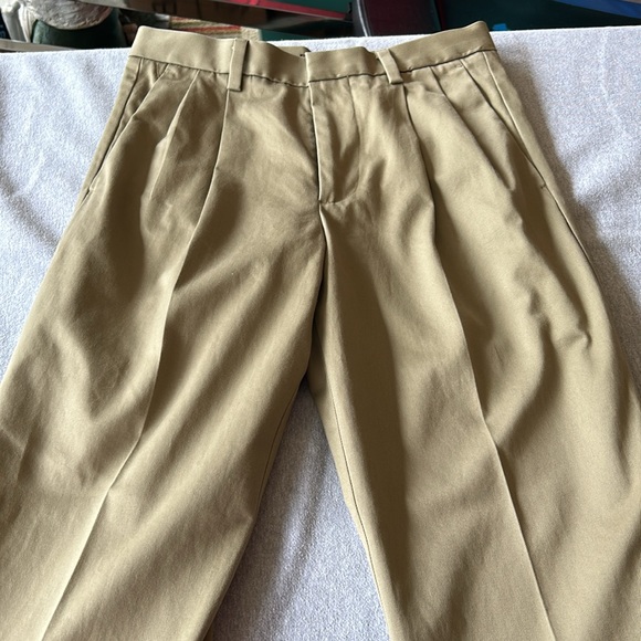 3 for 1 price: 3 pair of Men’s Dockers D3 classic fit khakis - Size 31x30. - Picture 5 of 11
